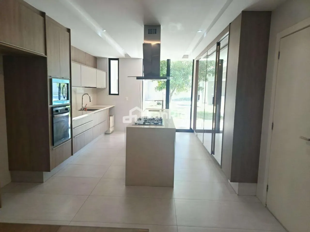 Casa com 5 quartos e 5 suítes, com varanda — photo 2