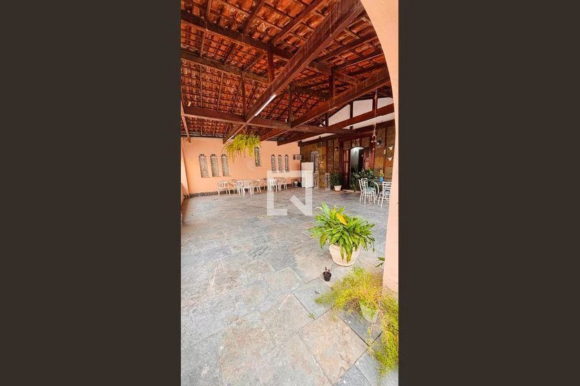 608 m² house with 7 bedrooms and 3 en-suites — photo 27