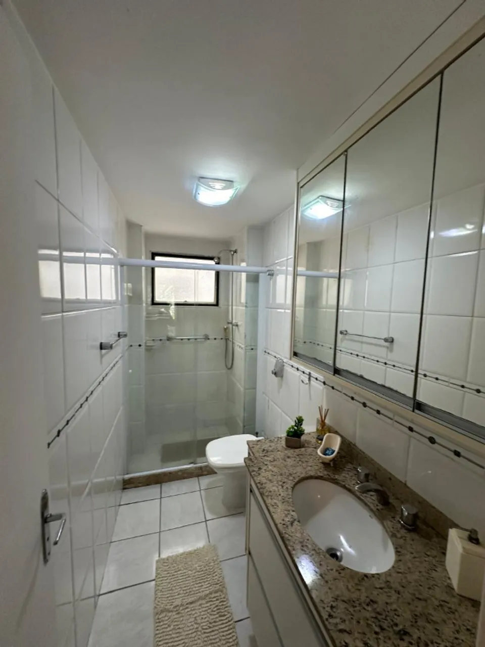 Furnished apartment, 131 m², with a glass-enclosed balcony — photo 13