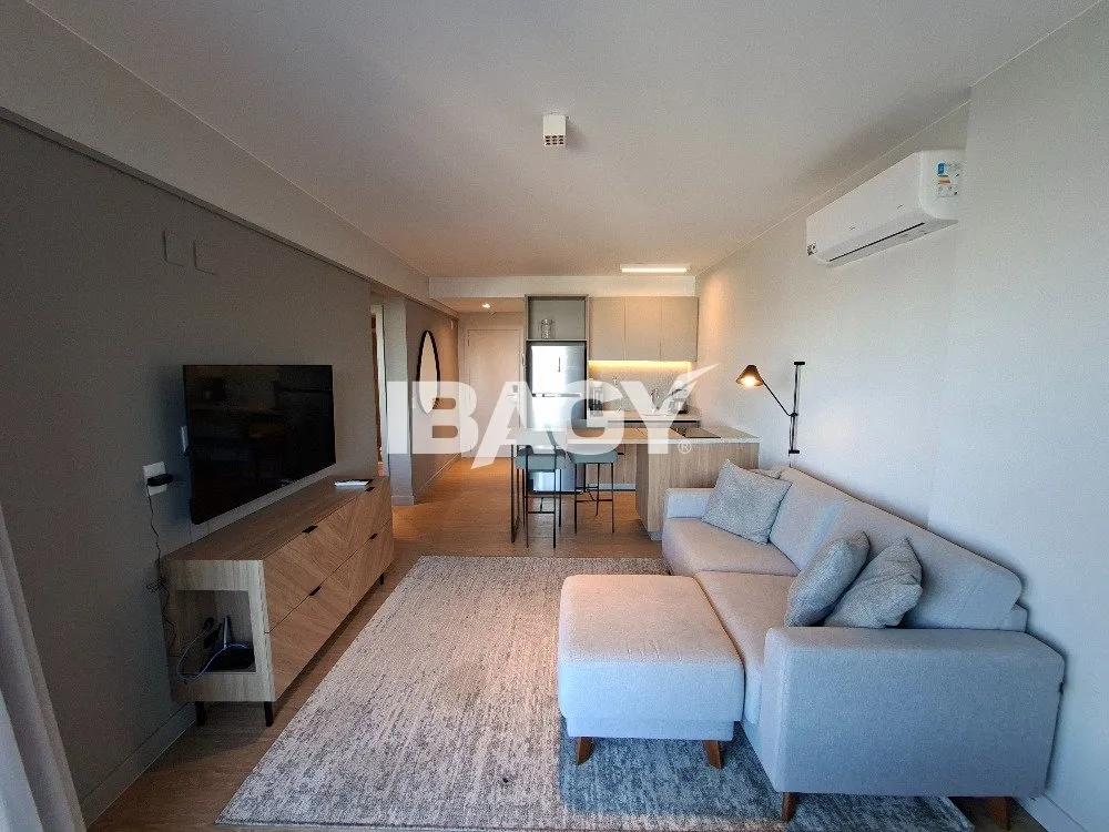 Studio with a glassed-in balcony and open-plan kitchen — photo 49