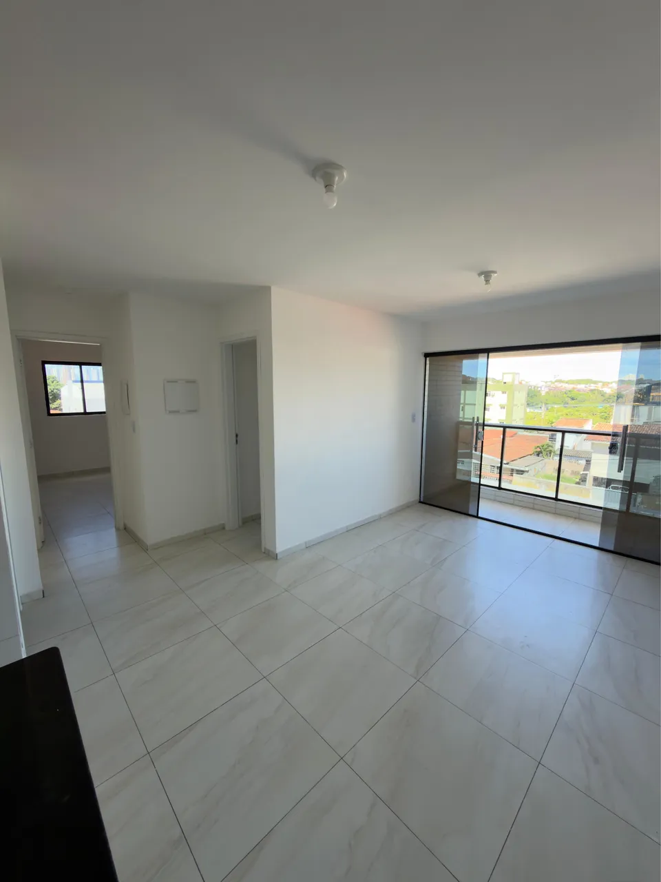 Unfurnished apartment with open-plan kitchen and 3 bedrooms — photo 5