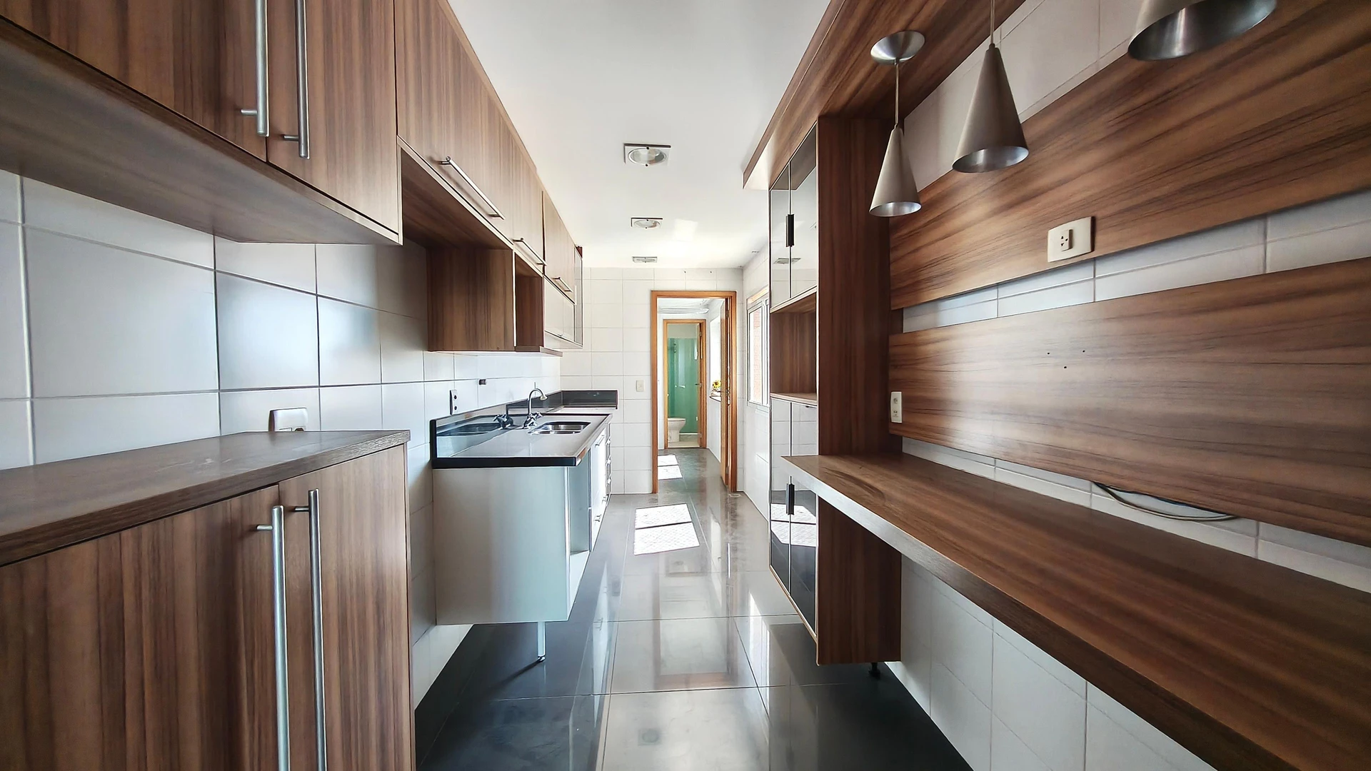 Apartamento com 3 suítes e fogão a gás na cozinha — photo 11