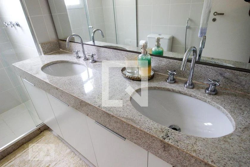 House for rent with 4 en-suite bedrooms and 450 m² — photo 25