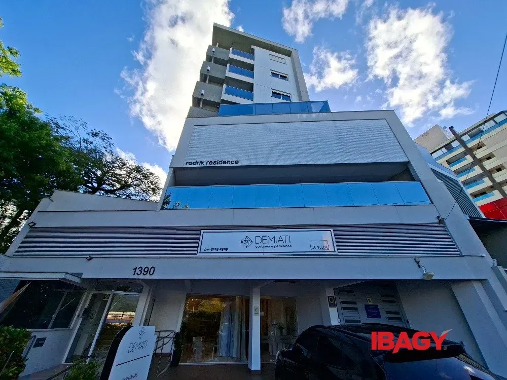 Balcony with a grill in a one-bedroom apartment, 39 m² — photo 24