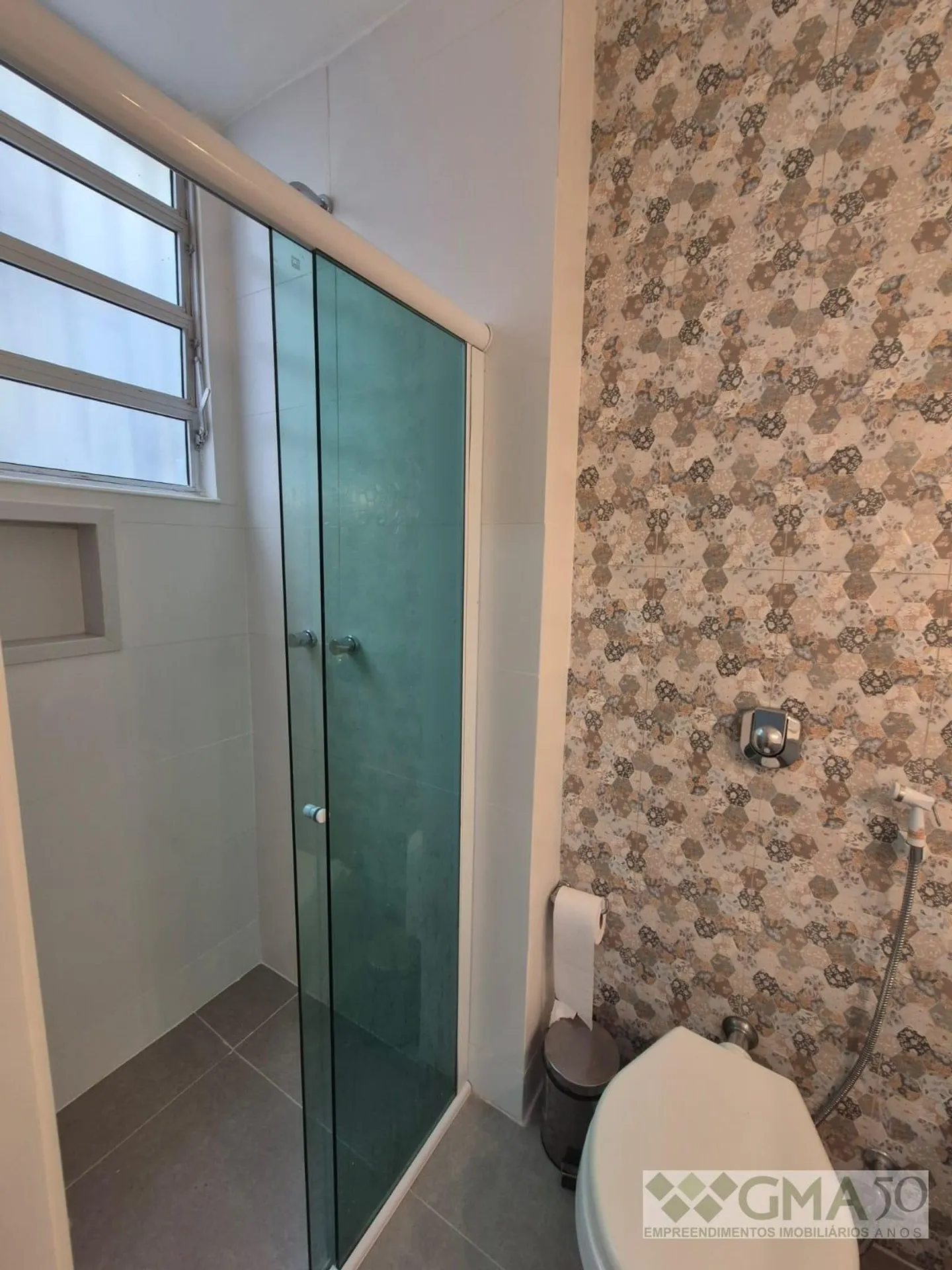 Furnished apartment, 90 m², with wood or laminate floors — photo 8