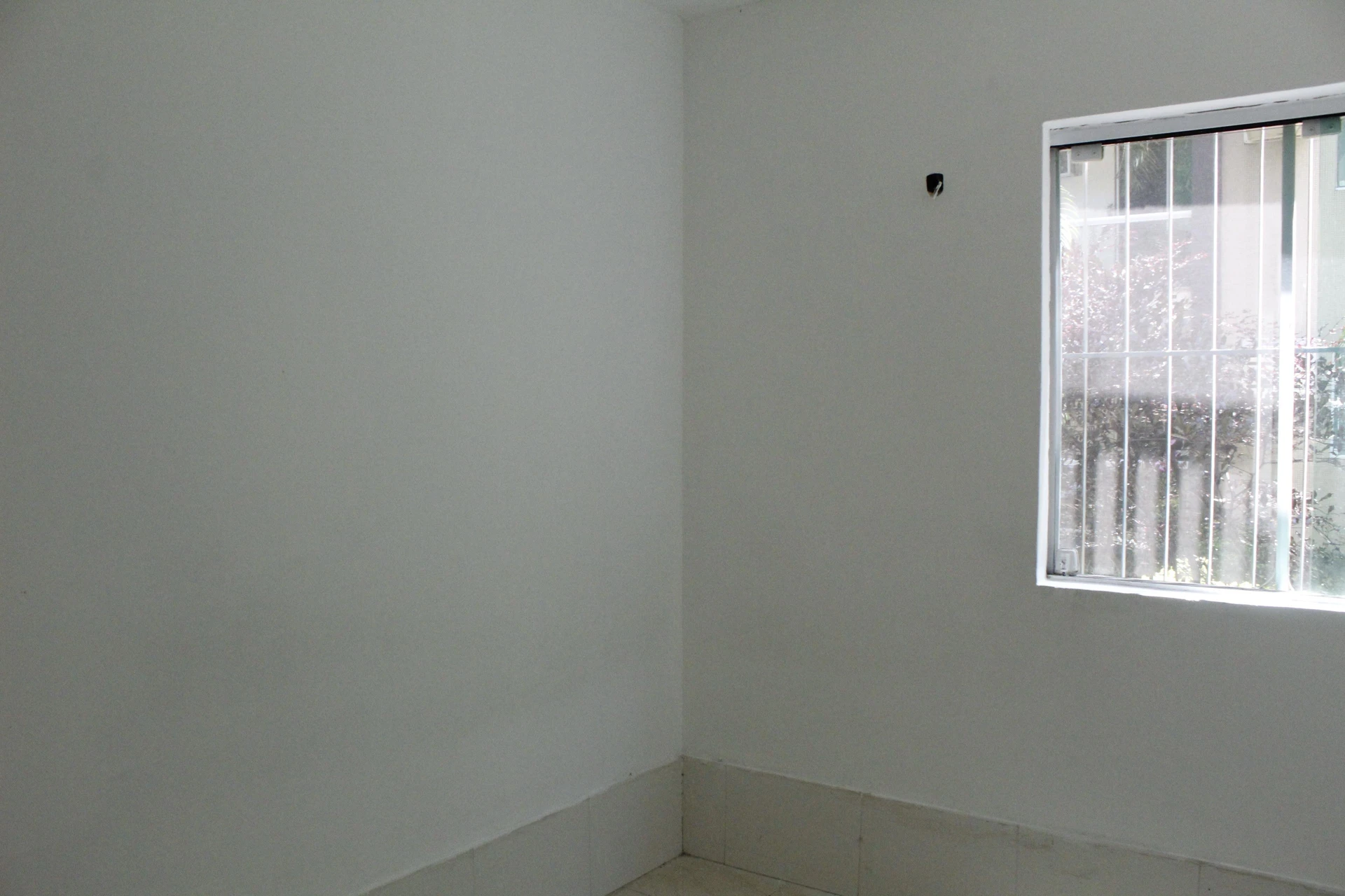 Unfurnished 2-bedroom apartment with a balcony — photo 22