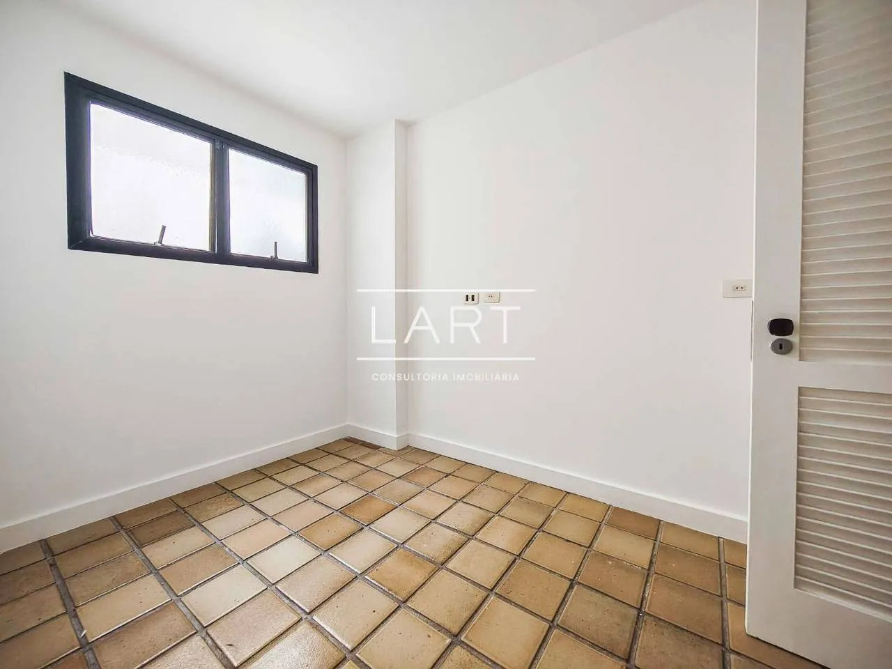 Floor-to-ceiling windows in a 3-bedroom apartment, 125 m² — photo 20