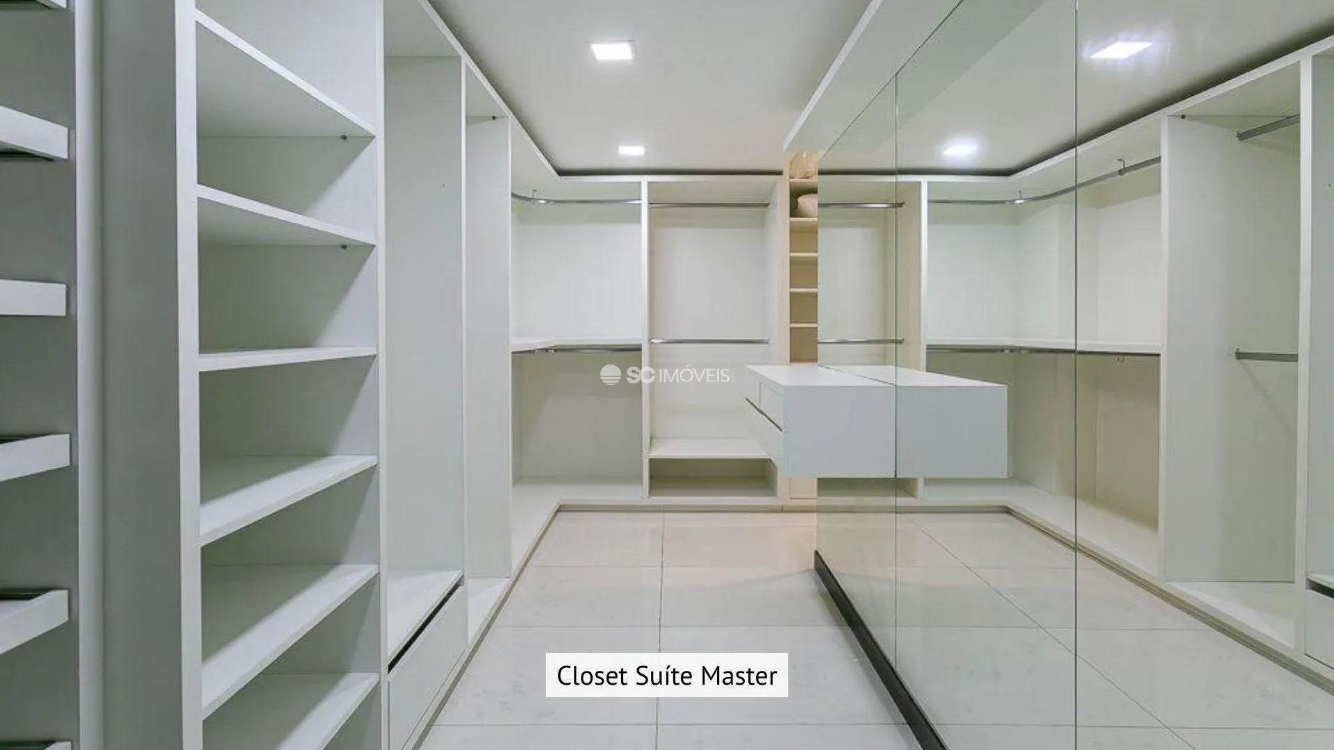 800 m² house with 6 en-suite rooms and 4 parking spaces — photo 42