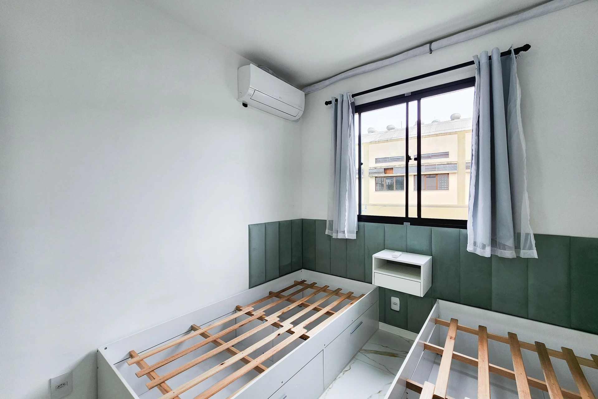 Квартира з 2 спальнями, у будинку є тренажерний зал — photo 31