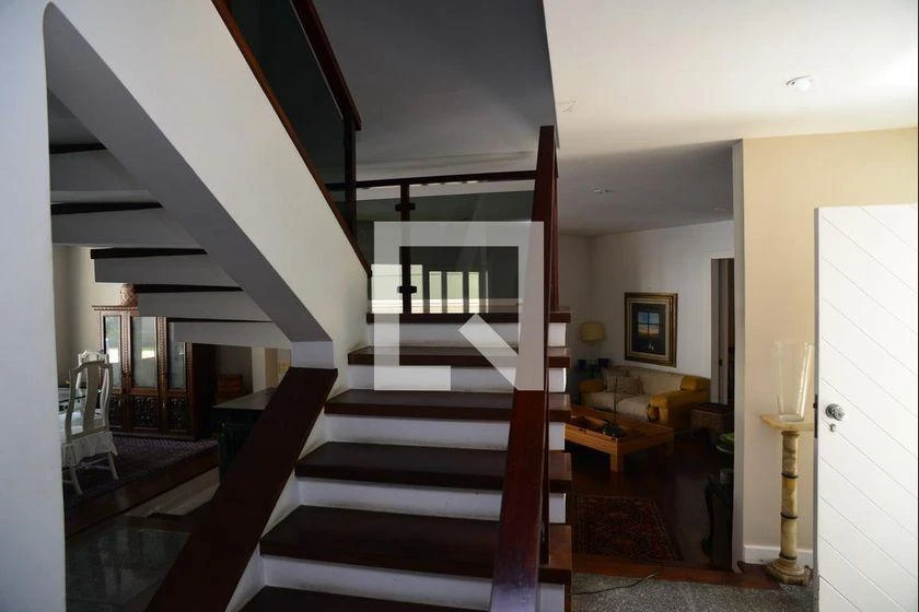 House in a gated community with 5 bedrooms and mountain view — photo 33