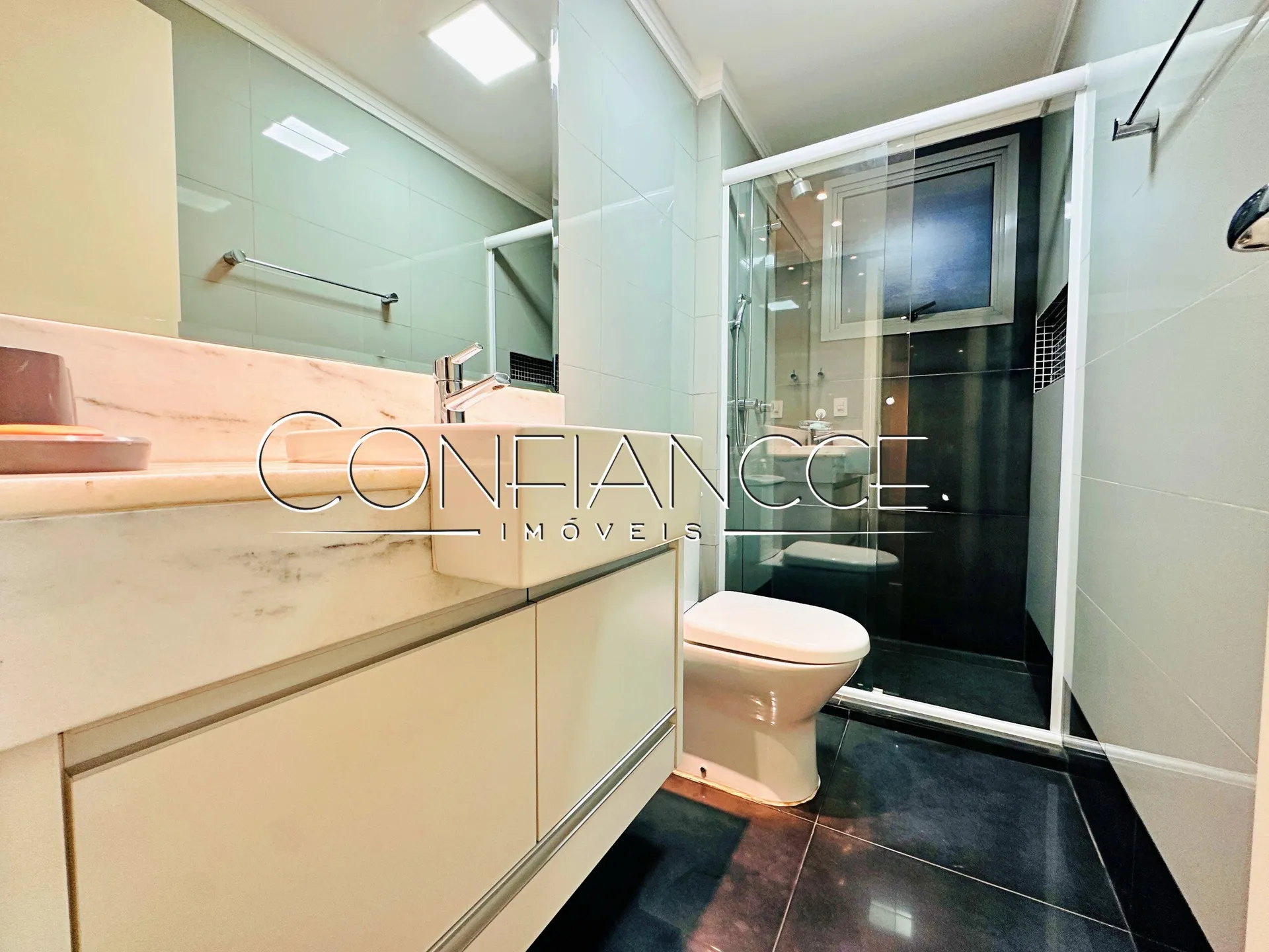 Glass-enclosed balcony in a 3-bedroom apartment, 134 m² — photo 10