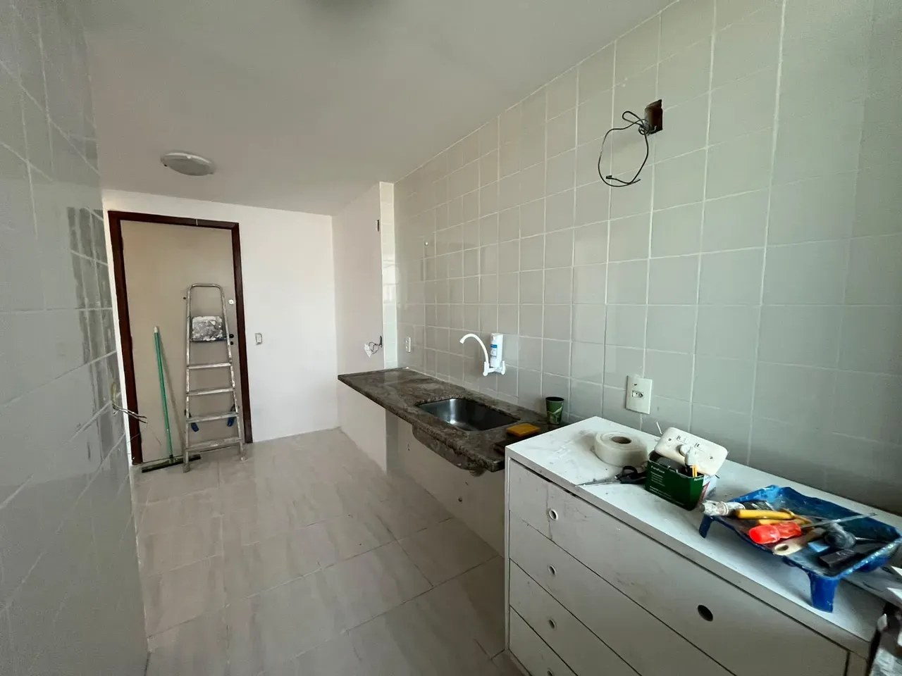 Apartment on the 10th floor with wood or laminate floors — photo 17