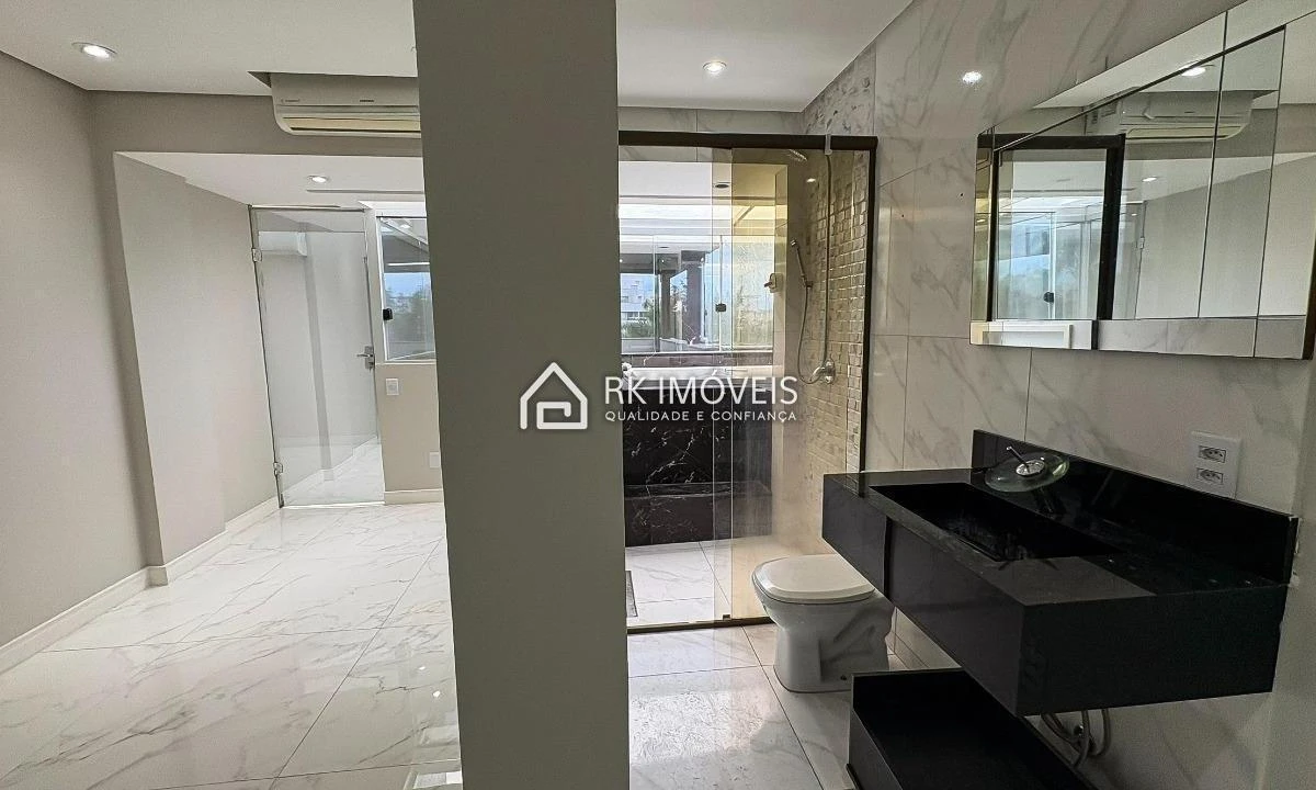3-bedroom apartment with an open-plan kitchen and en suite — photo 26