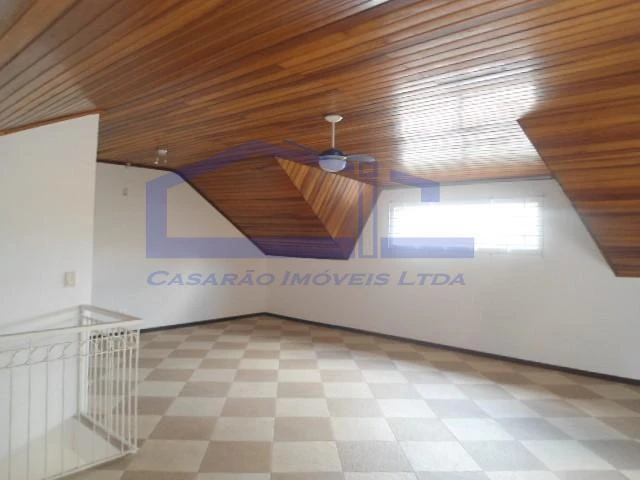 Balcony with a grill in a 3-bedroom apartment, 160 m² — photo 19