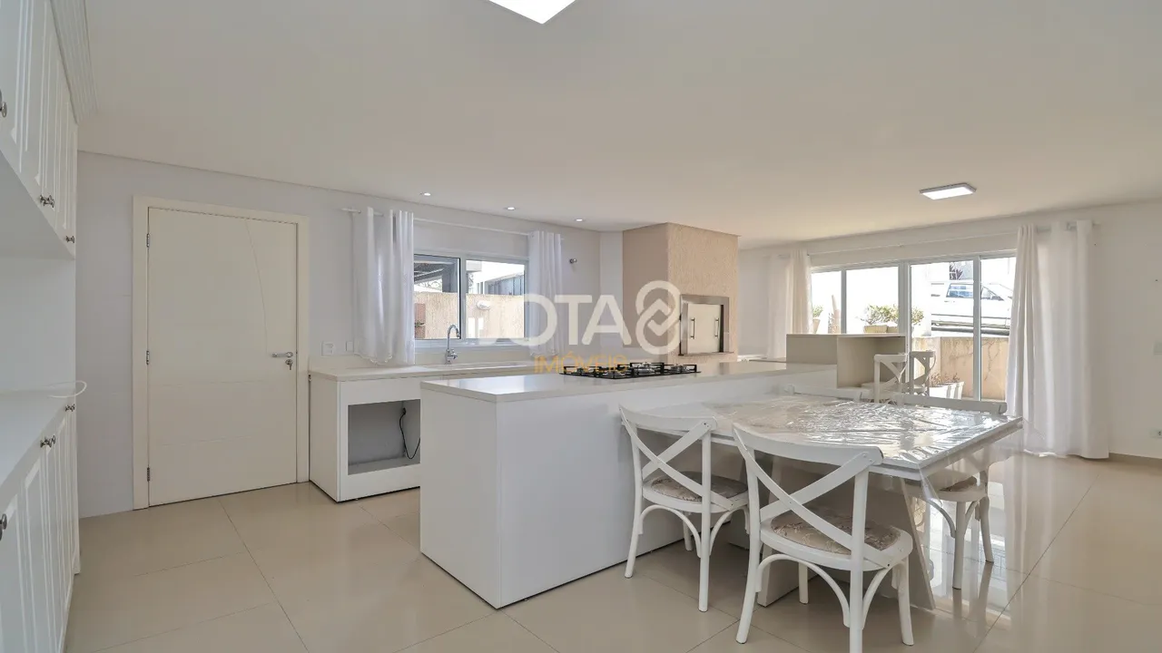 House with 3 bedrooms and an open-plan kitchen — photo 12