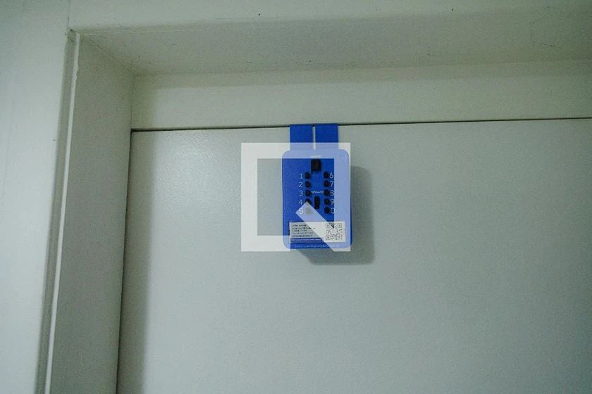 2-bedroom apartment with laundry area and balcony — photo 23