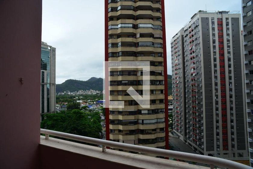 78 m² apartment with a home office and a park view