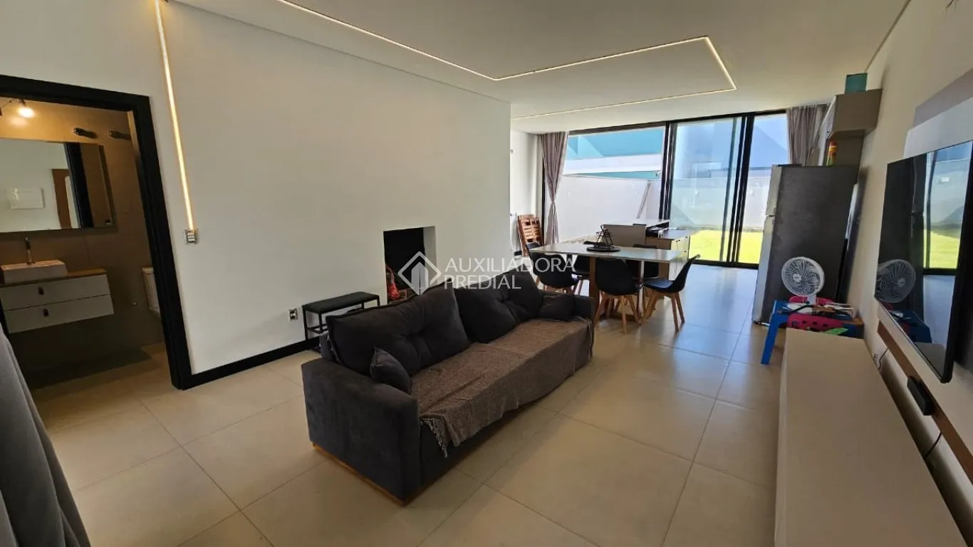 3-bedroom house with a washing machine in Florianópolis