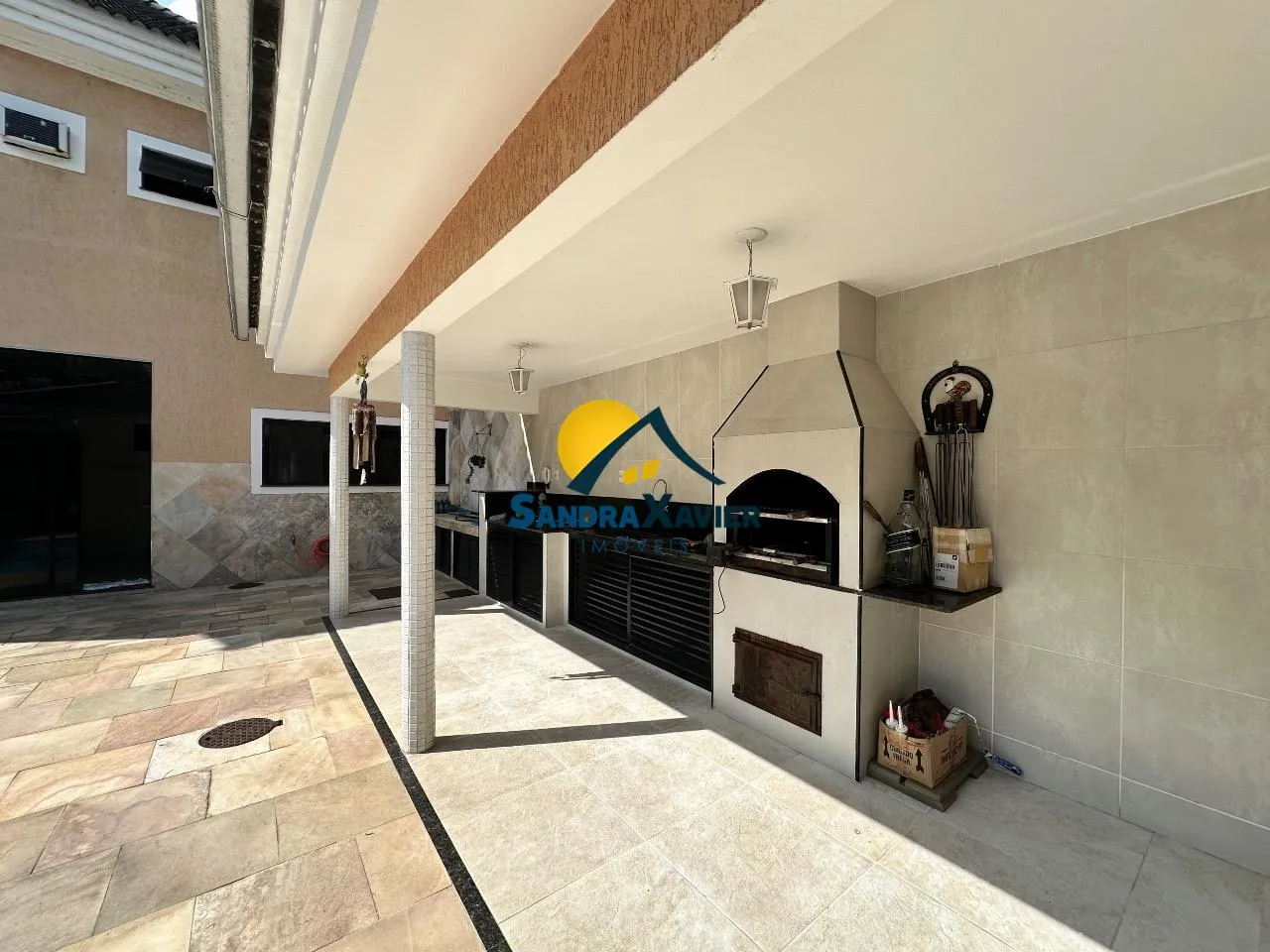 Casa com 4 quartos e 5 banheiros, varanda com churrasqueira — photo 15