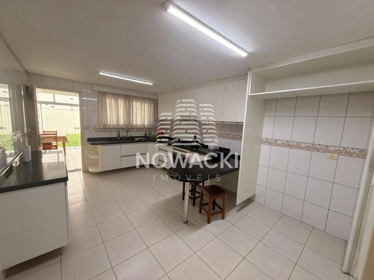 318 m² house with a bathtub and a home office — photo 2