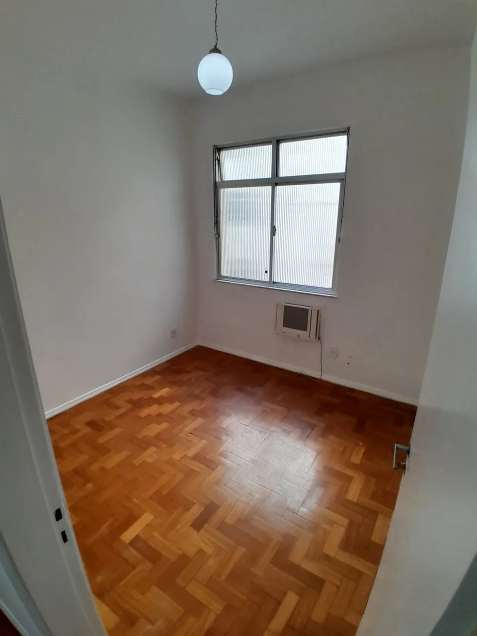 2-bedroom apartment with 1 bathroom, no parking — photo 8
