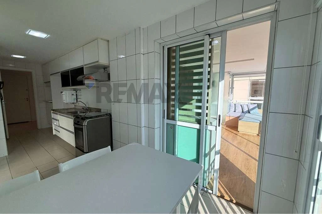 Apartamento reformado de 98 m² com varanda fechada — photo 2