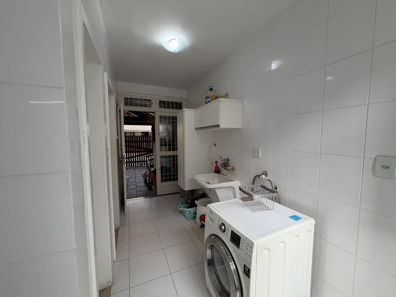 Balcony with a grill in a 3-bedroom house, 160 m² — photo 25