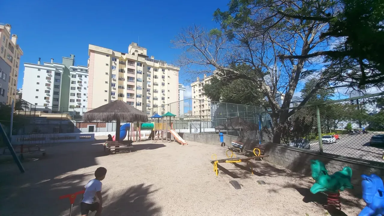 2-bedroom apartment with a mountain view in Florianópolis — photo 4