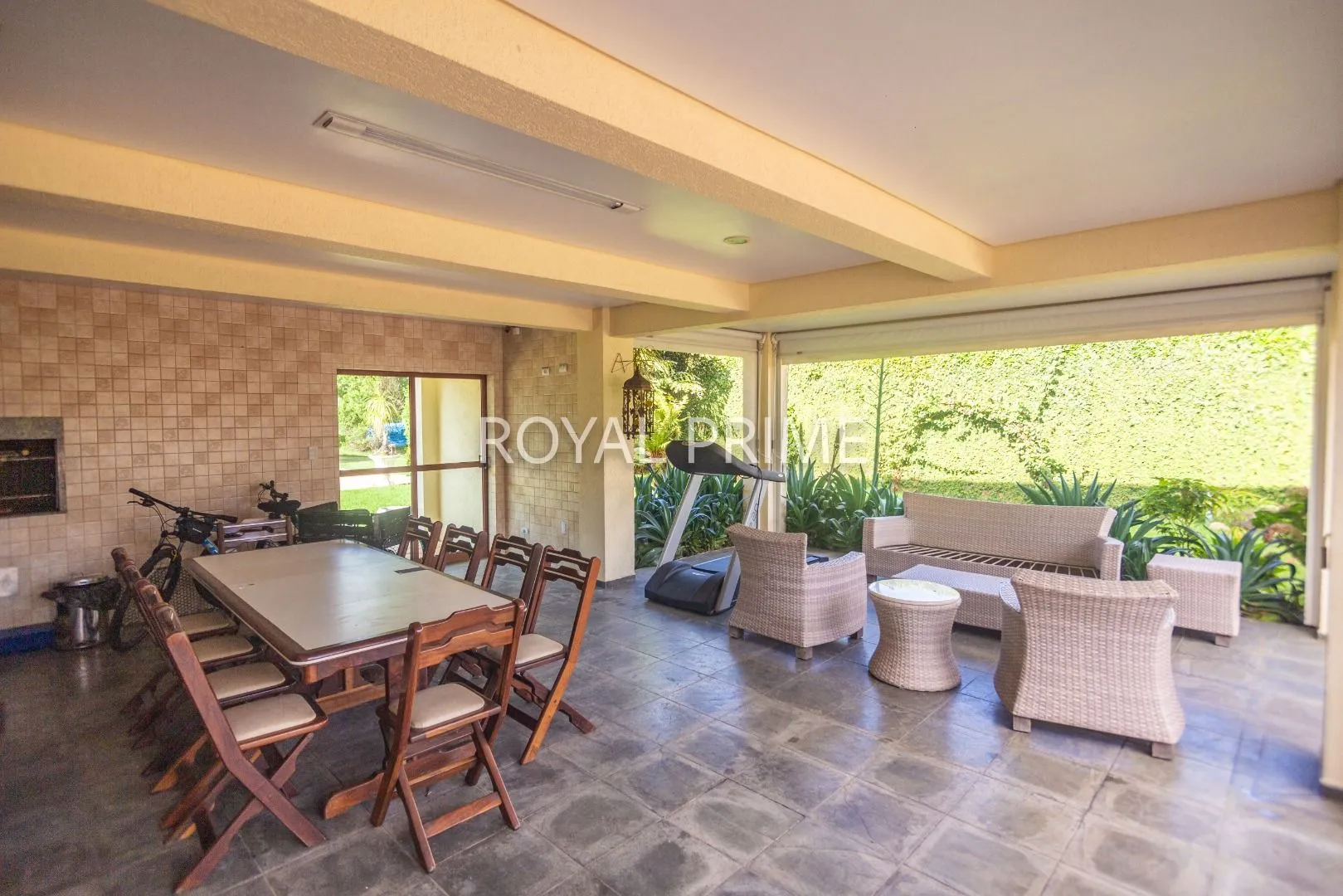 Furnished house in a gated community with 4 bedrooms and 5 baths — photo 58