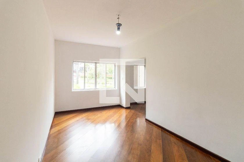 3-bedroom house with wood or laminate floors in Curitiba — photo 18