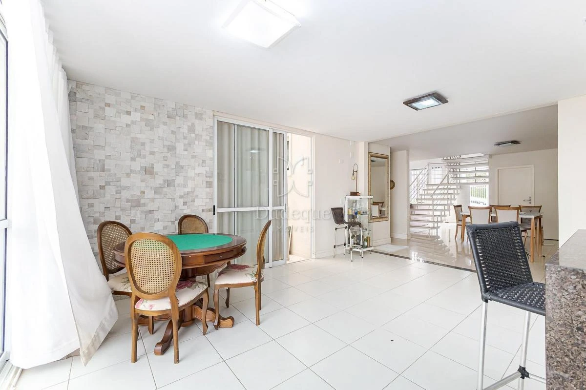 Furnished house with 4 bedrooms and 5 bathrooms