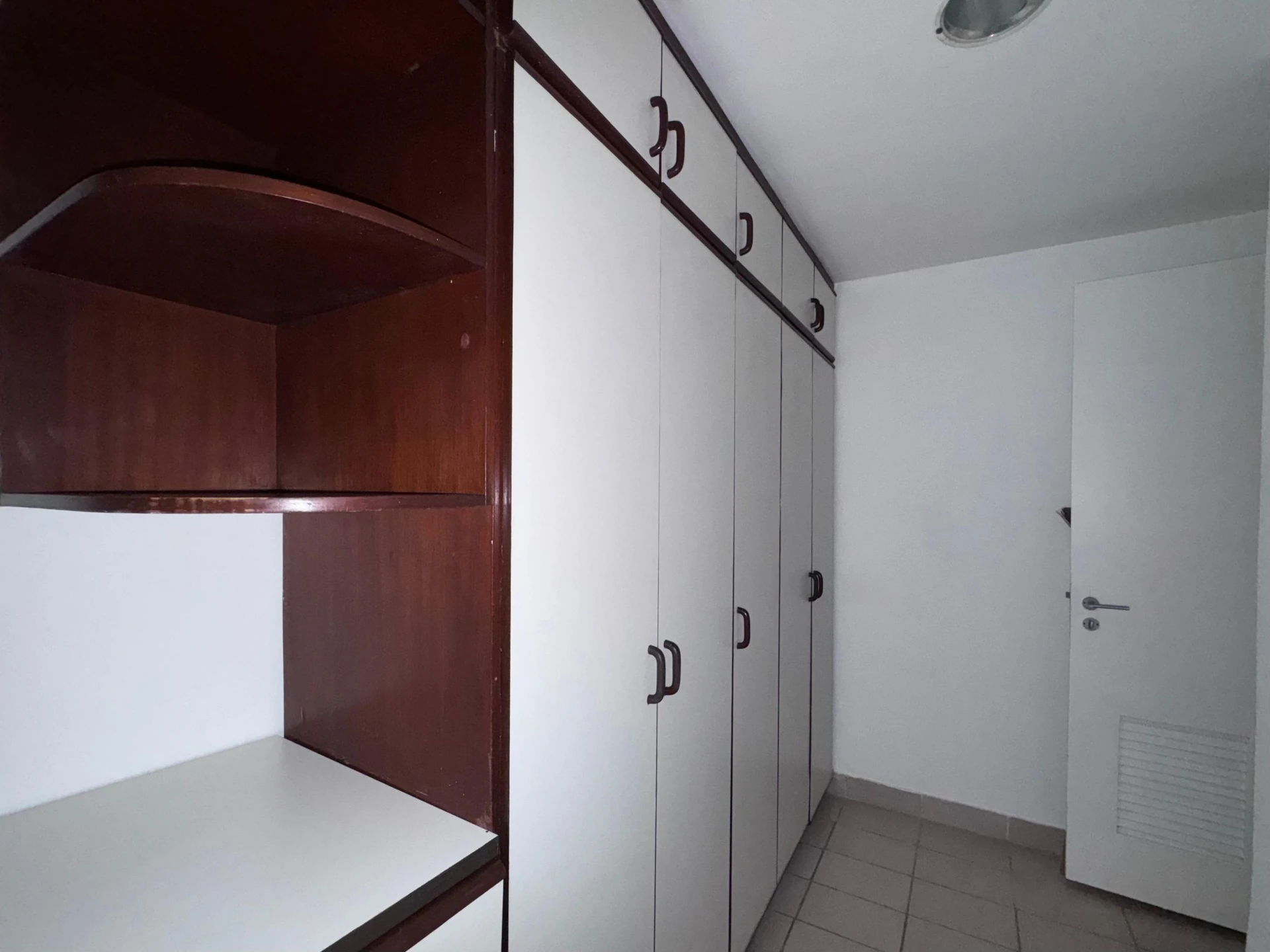 Apartamento de 3 quartos com varanda de vidro — photo 47