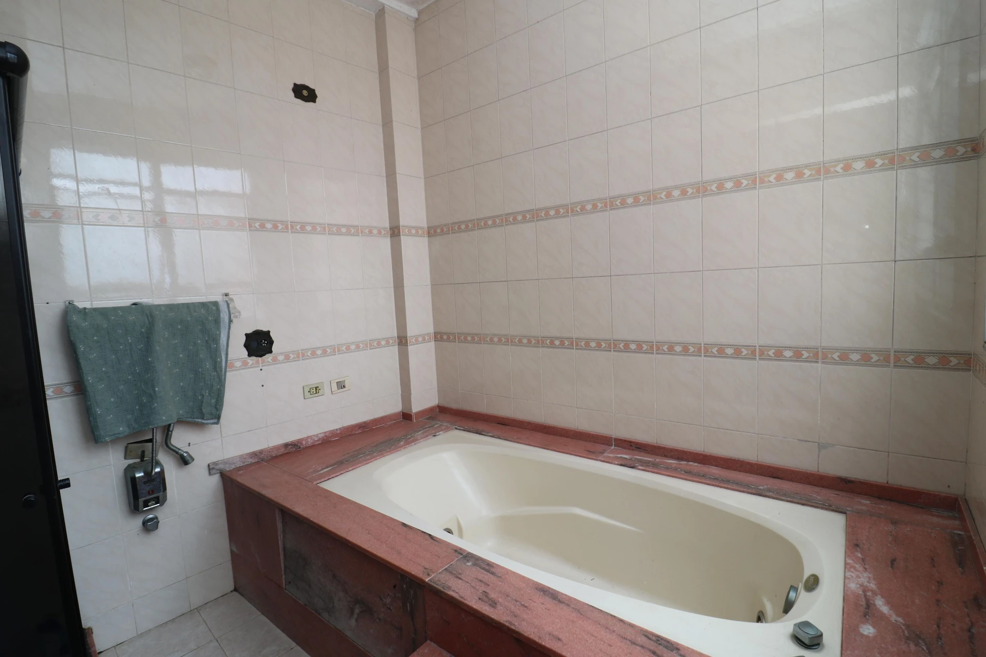 10-bedroom house with a bathtub in Rio de Janeiro — photo 125