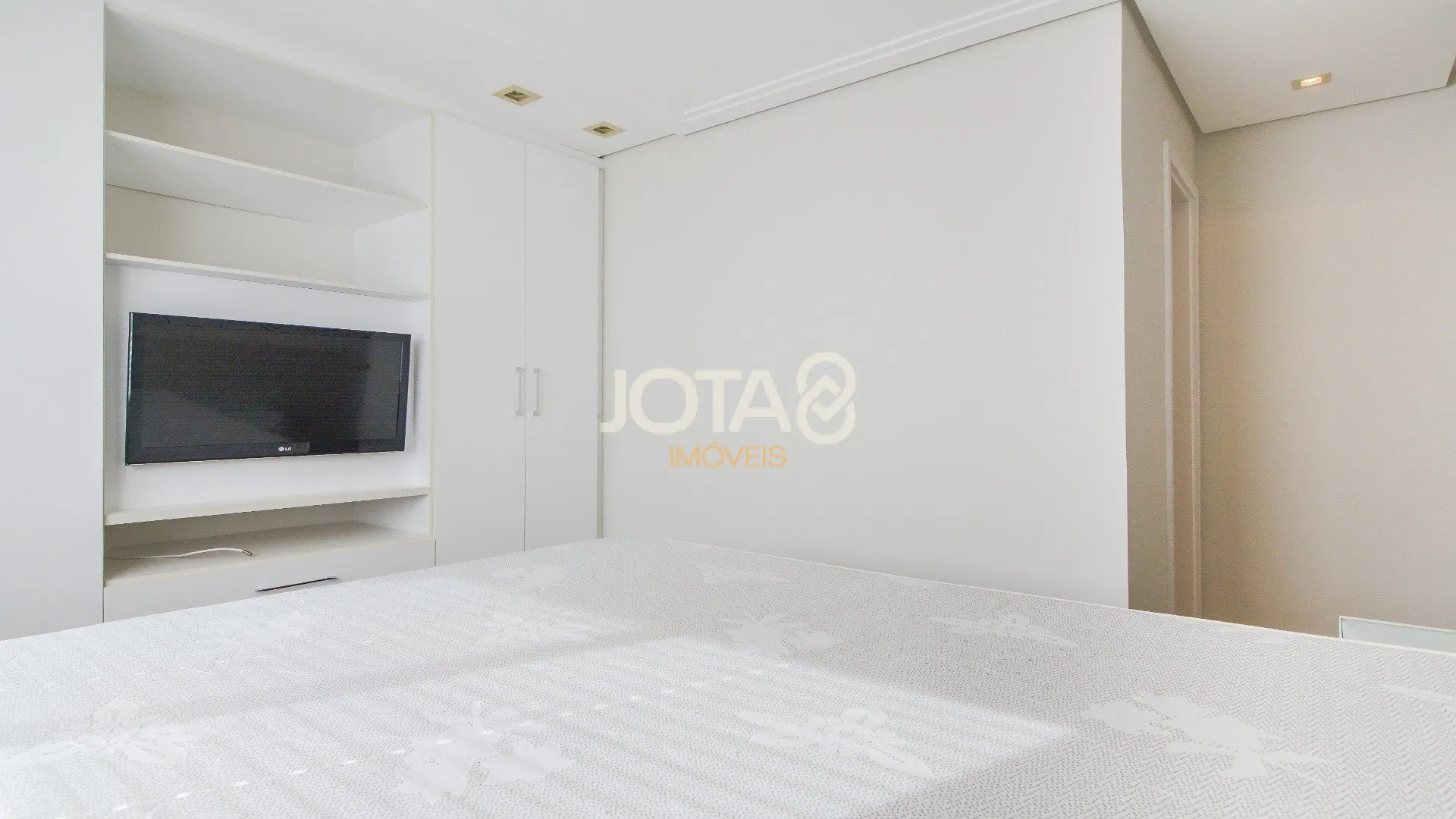 2-bedroom apartment with a washing machine in Curitiba — photo 4