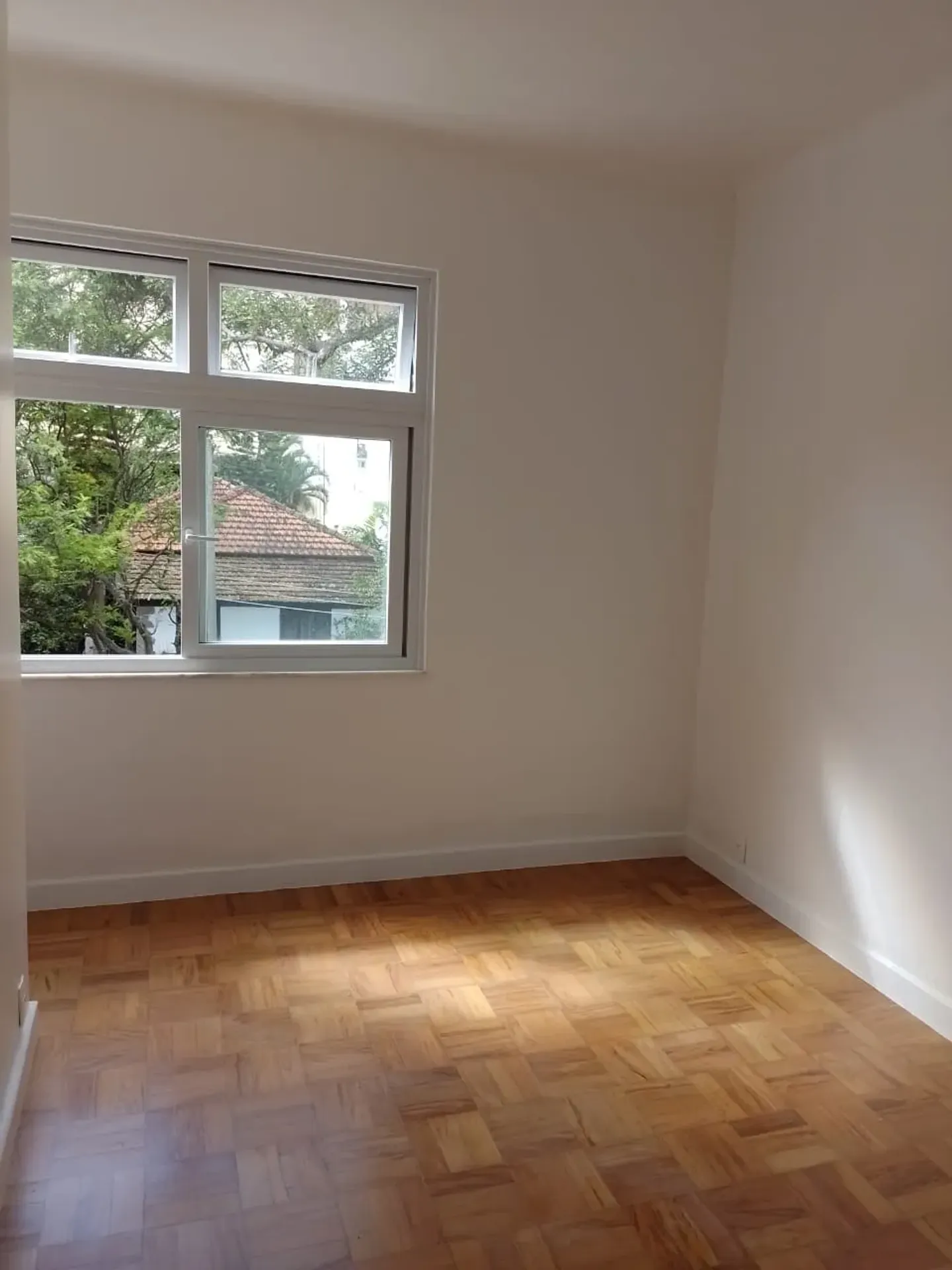 Furnished apartment, 77 m², with a bathtub — photo 3