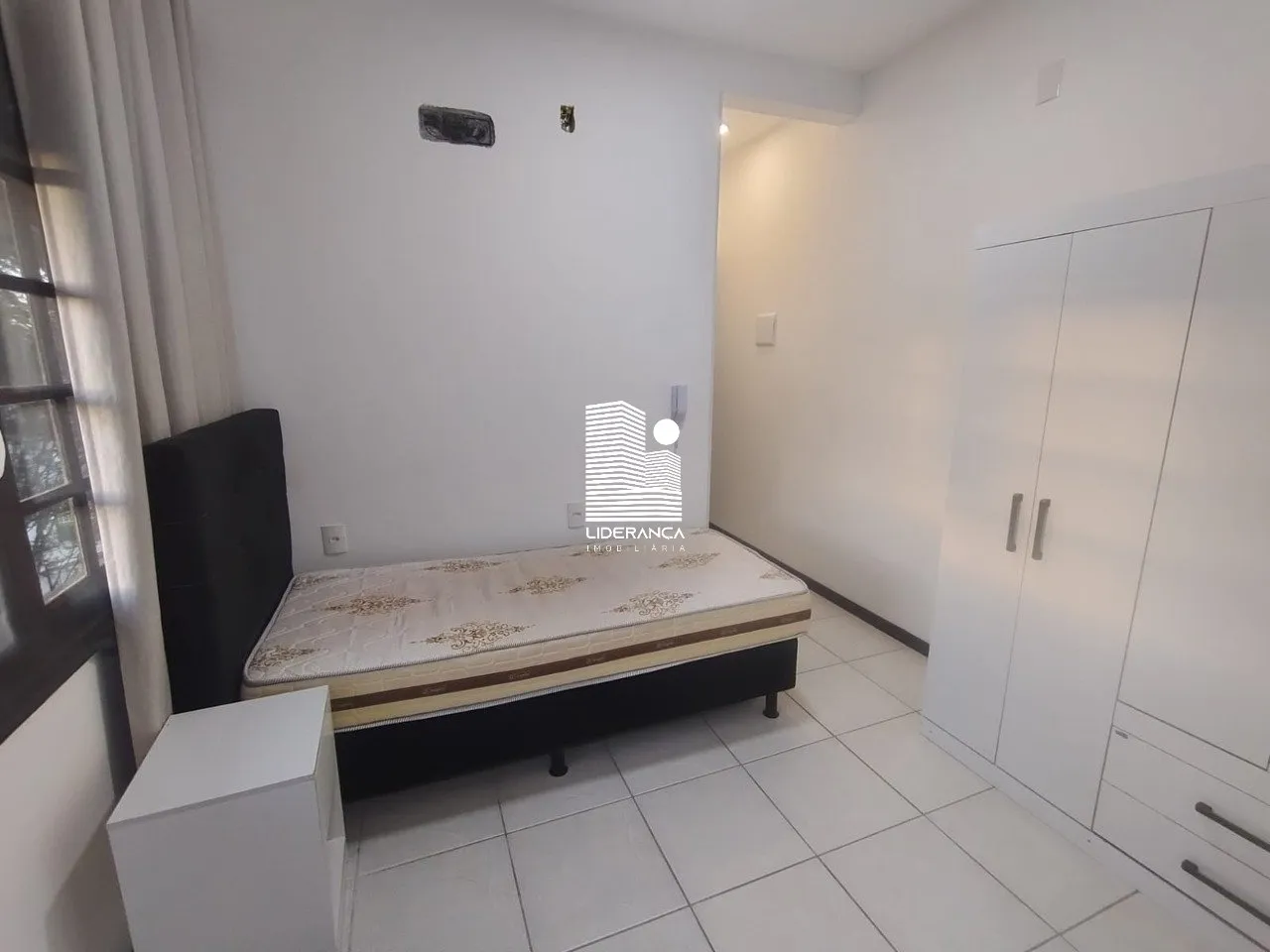 Furnished 15 m² studio with 1 bedroom and 1 bathroom — photo 4