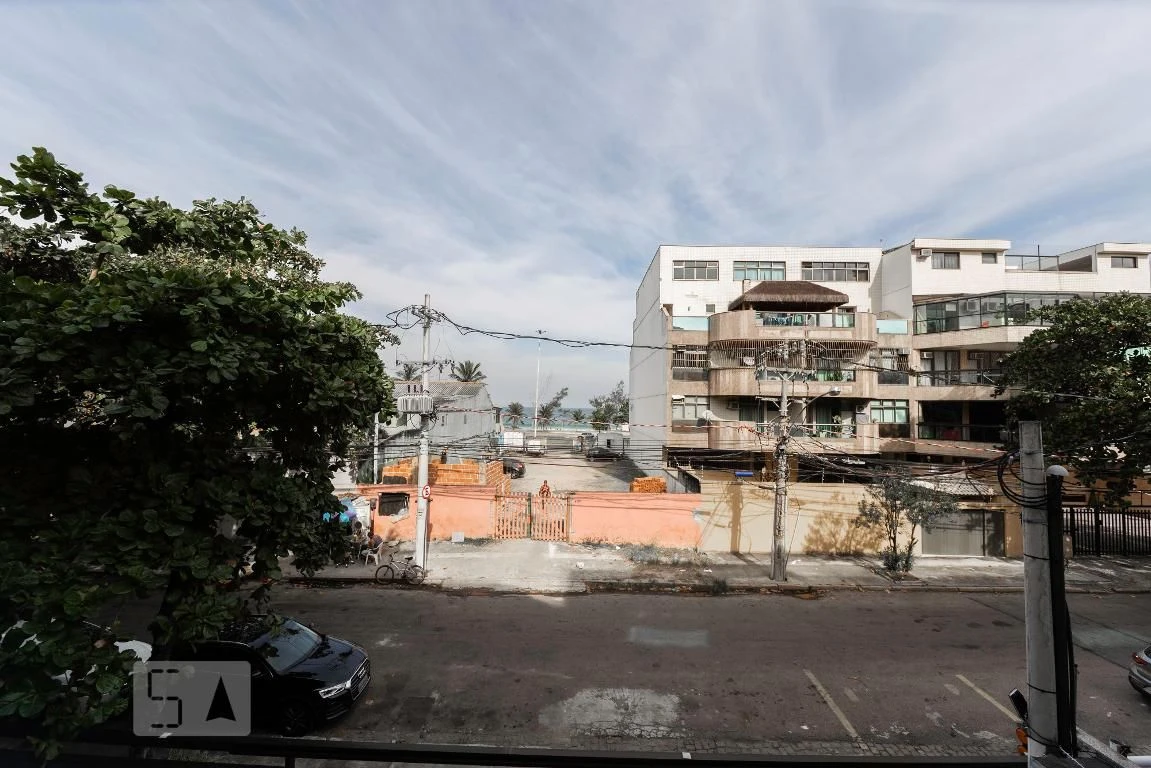 Unfurnished 3-bedroom apartment with a private BBQ — photo 15