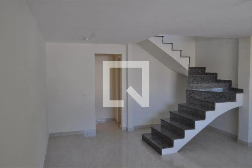 Casa para aluguel com 4 quartos e 250 m², 2 vagas