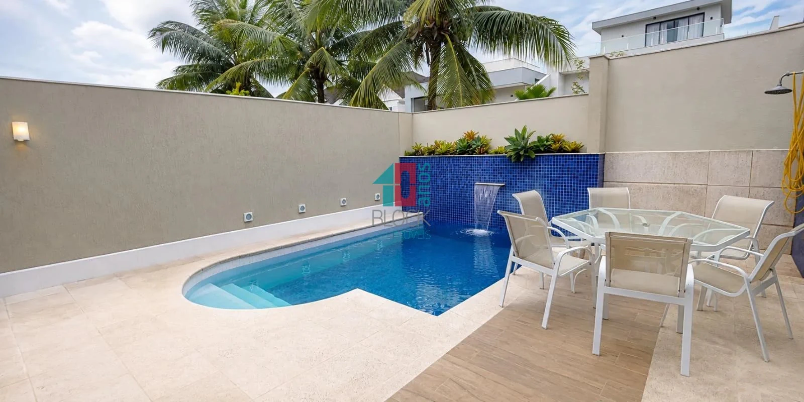Casa triplex com 4 quartos e 3 suítes e cozinha fechada — photo 17