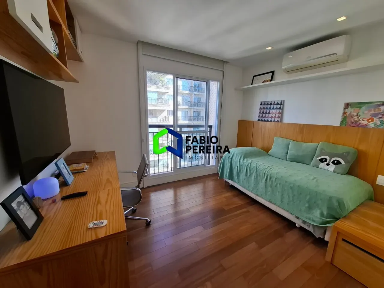 Apartment with open-plan kitchen, 3 bedrooms and 4 baths — photo 4
