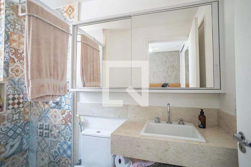 Furnished 2-bedroom apartment with en-suite bathrooms and open kitchen — photo 65
