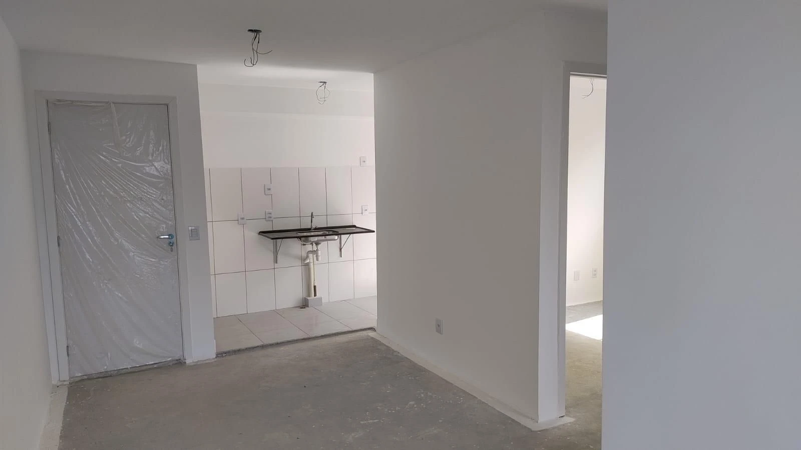 2-bedroom apartment with 1 bathroom and no parking — photo 2