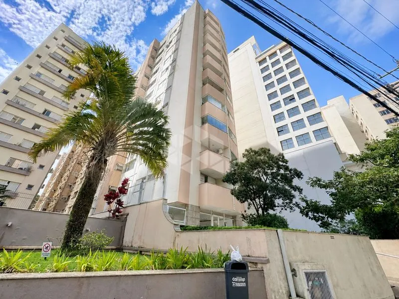 Apartamento térreo? Não: 5º andar com ar-condicionado e 2 quartos