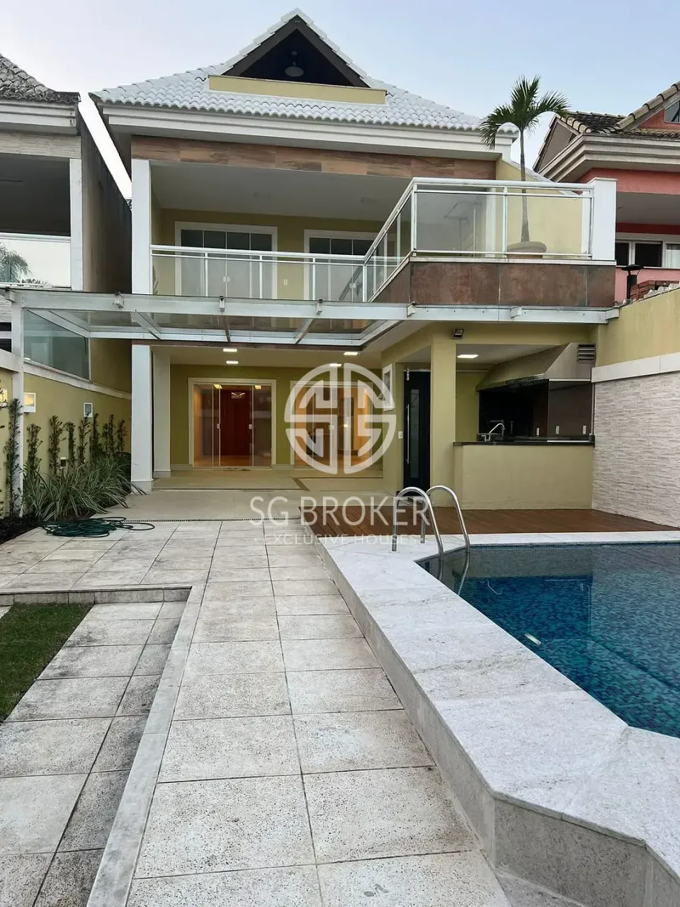 Casa com 5 suítes, cozinha fechada a gás e 500 m² — photo 2