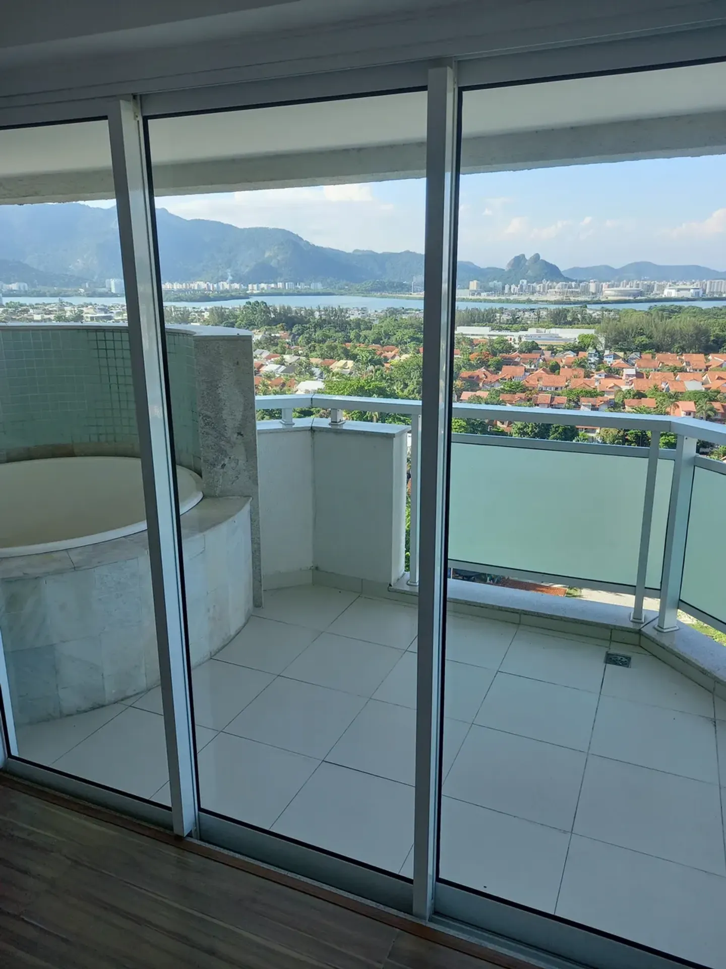 4-bedroom apartment with a jacuzzi — photo 38