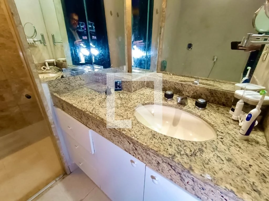 Furnished 2-bedroom apartment with private balcony BBQ — photo 58