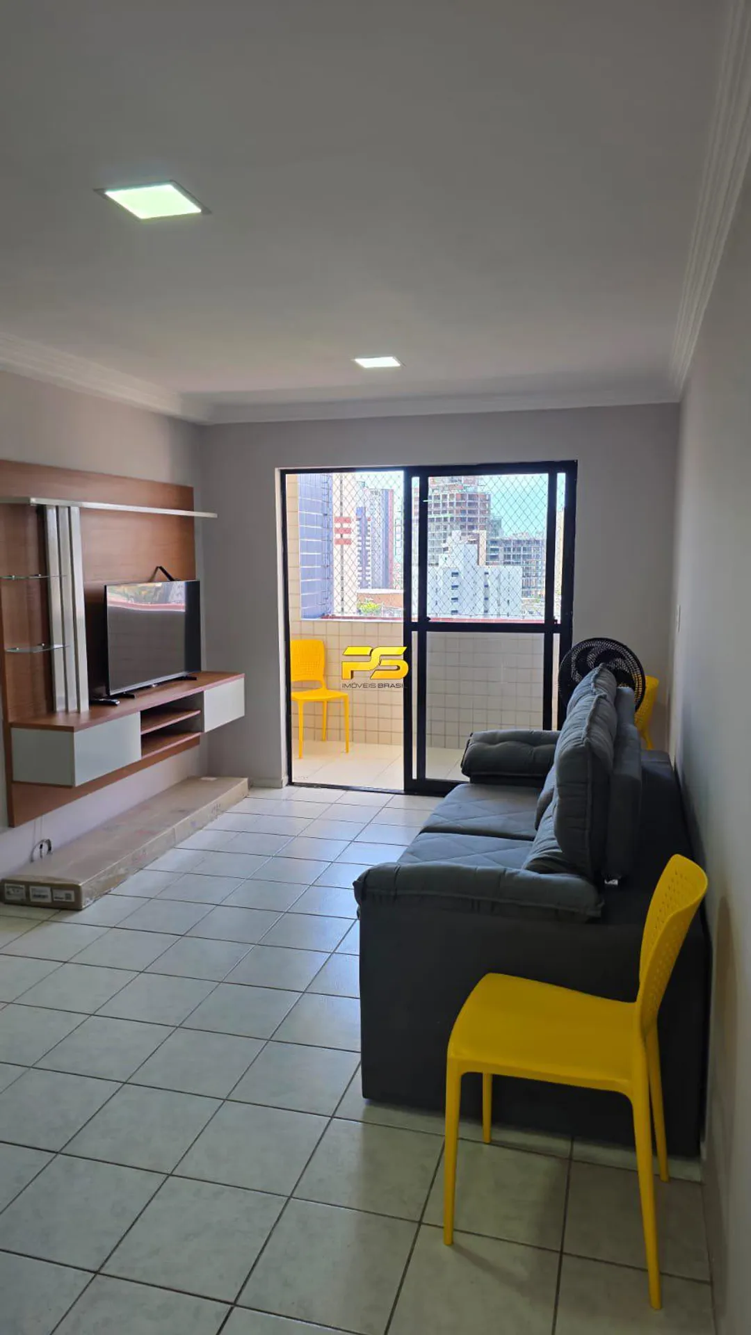 Apartamento mobiliado com 66 m², 2 quartos e varanda
