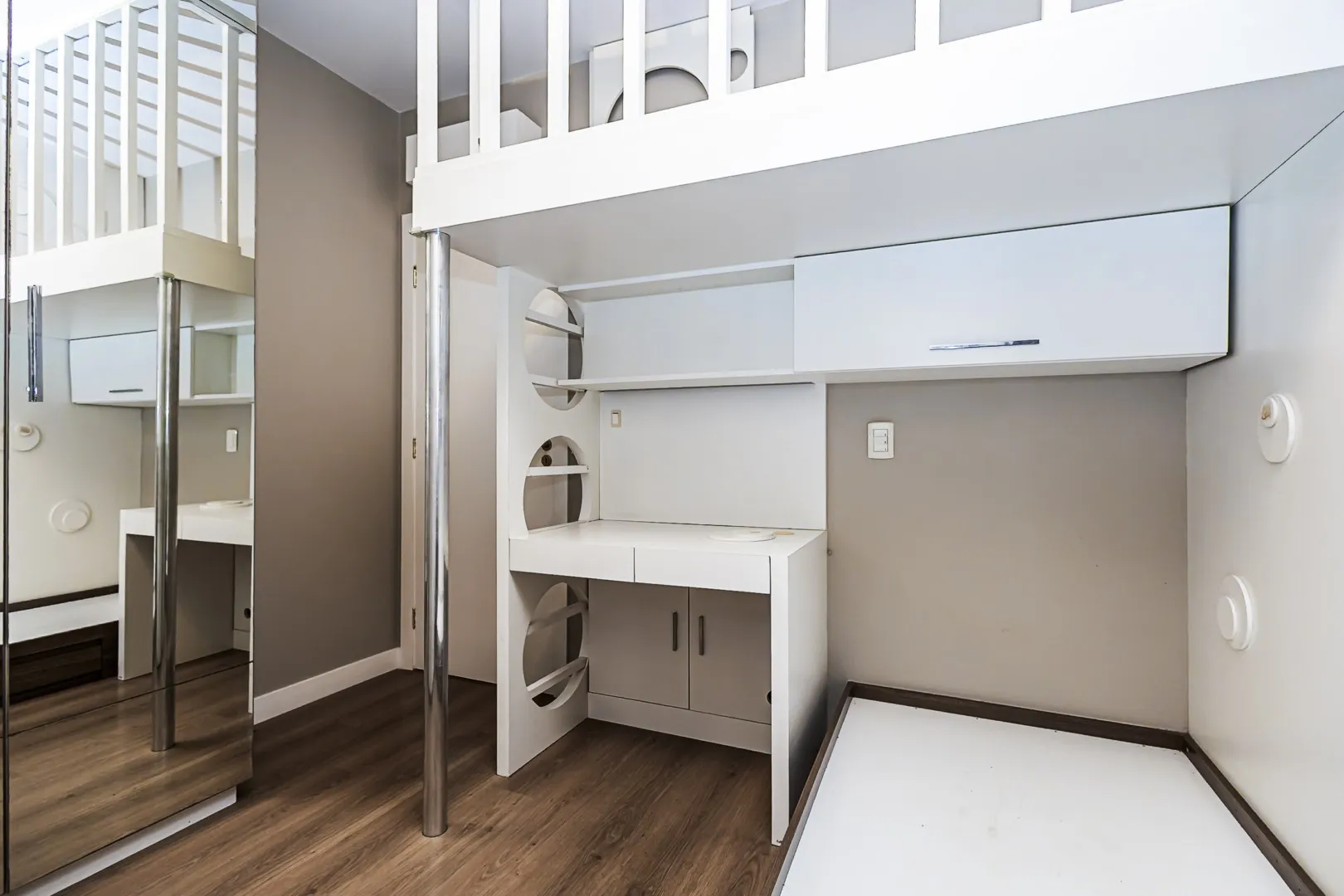 Квартира с балконом 136 м² и 3 спальнями — photo 29