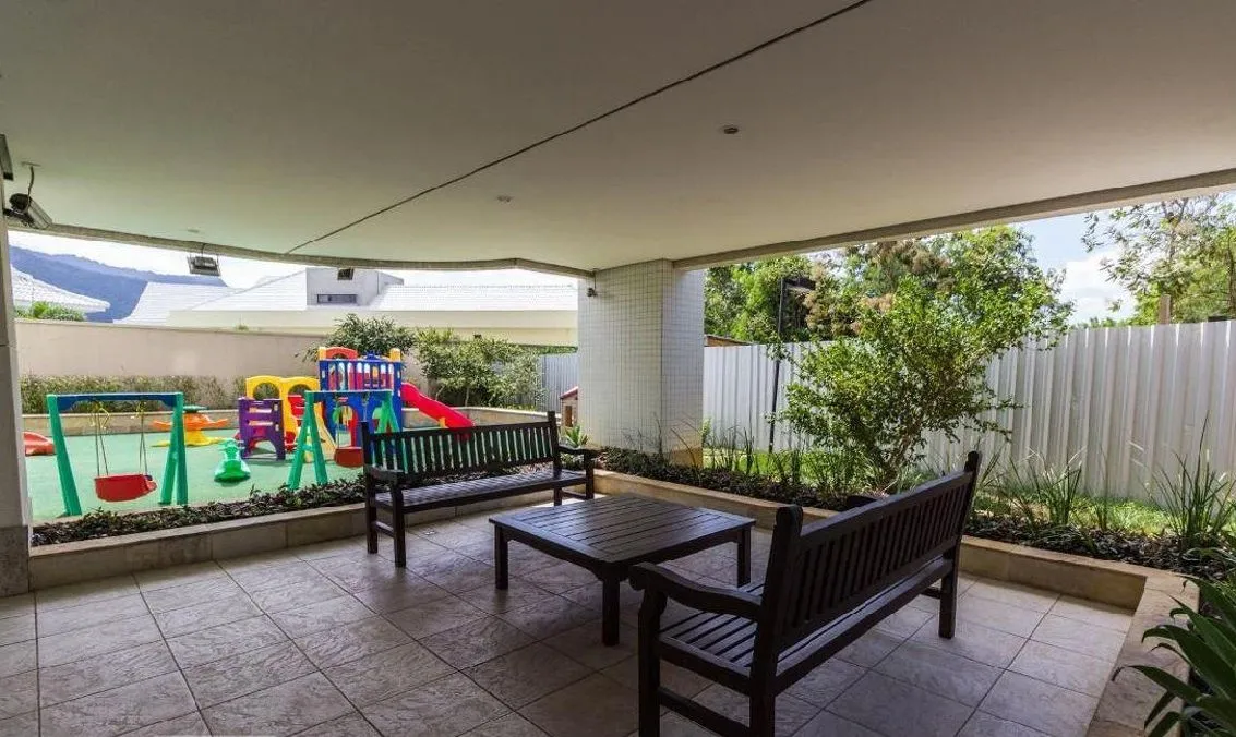 Duplex top-floor apartment with 221 m² and 4 bedrooms — photo 31