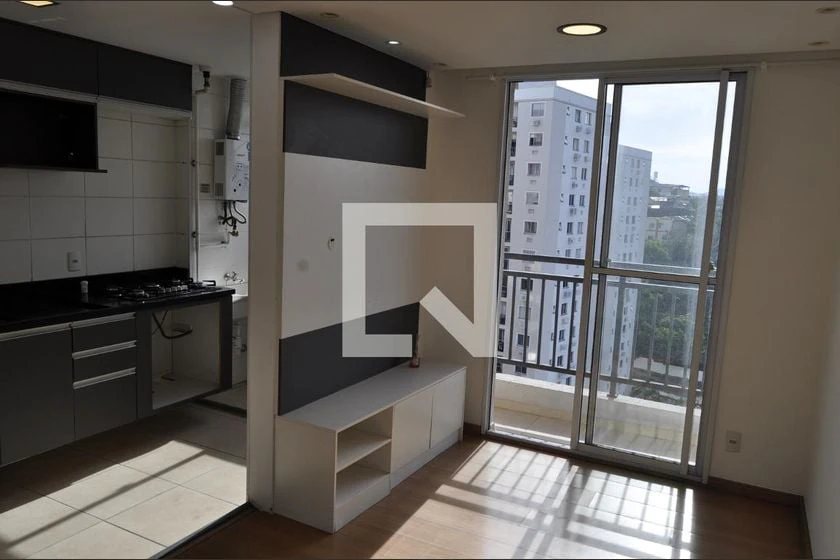 2-bedroom apartment with wood or laminate floors — photo 6